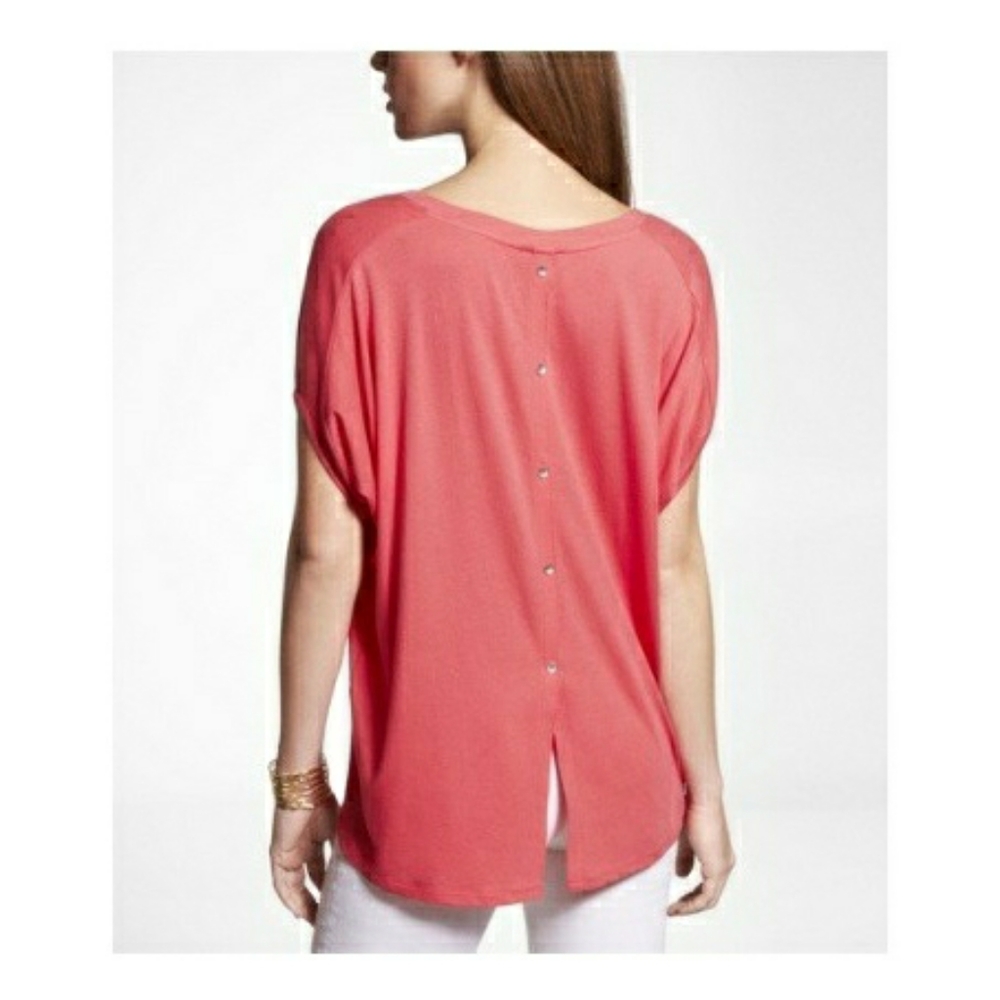 ▪︎Express▪︎Button Back Tux Tail Wedge Tee - Picture 1 of 8